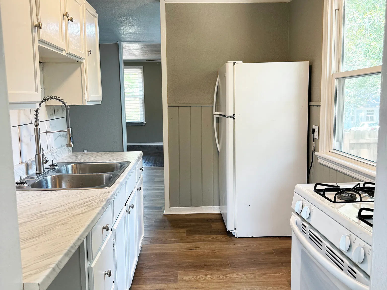 3 bed, 1125 sqft, $1,190 — Photo 3
