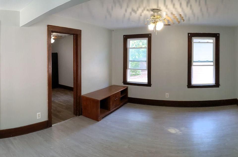 Entry way/ Living Room