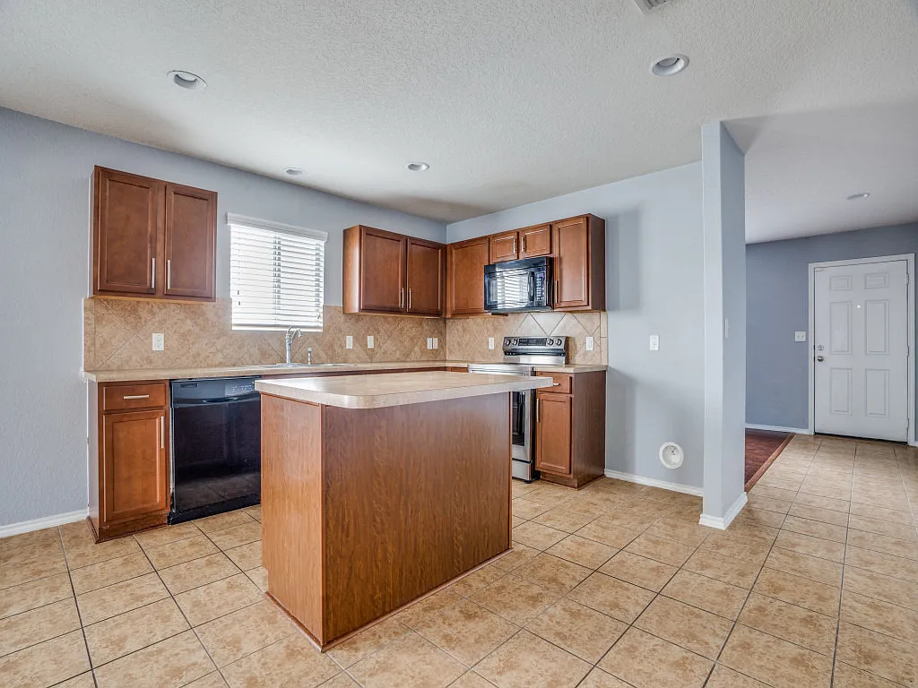 3 bed, 1703 sqft, $1,850 — Photo 4