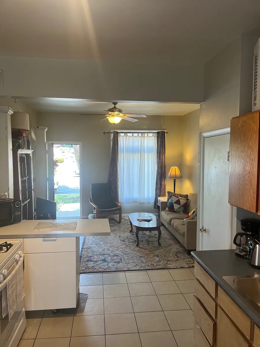 Building Photo - 614 E 7th Ave