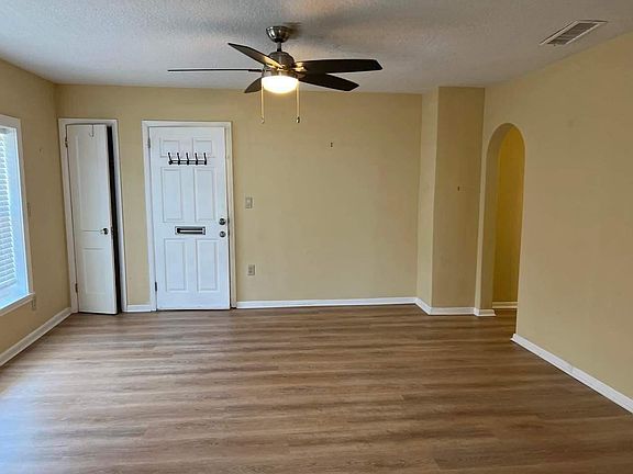 4th image of 11 10th Ave N APT 3