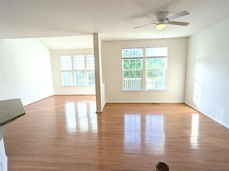 1309 Madison Ln — Photo 5