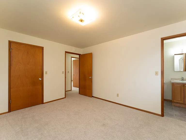 12647 SE 54th St — Photo 16