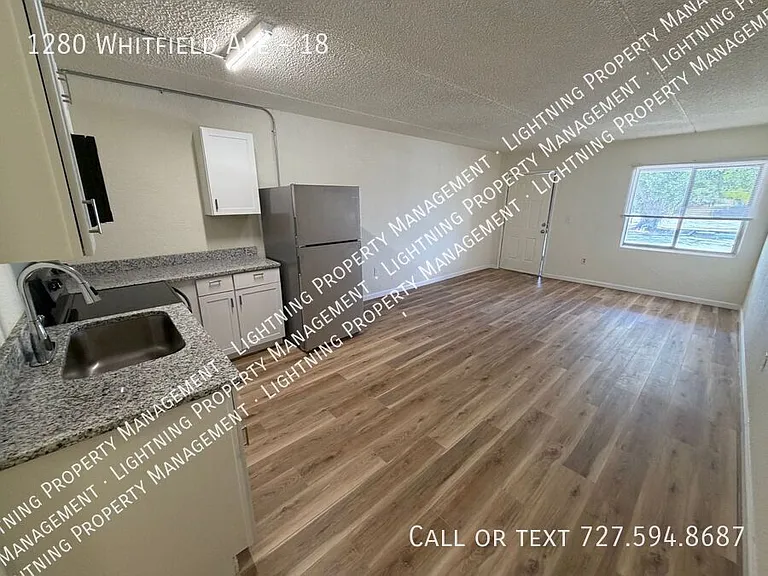 Driftwood Apartments — Photo 16