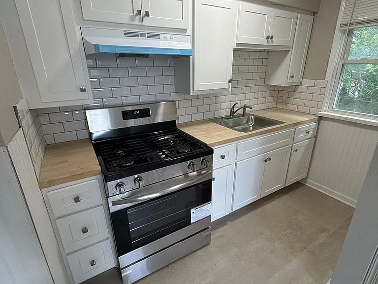 1862 Engelholm Ave — Photo 7
