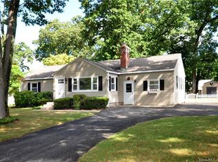 12 Jackson St, Windsor Locks, CT 06096