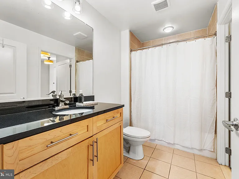 155 Potomac Psge #436 — Photo 11