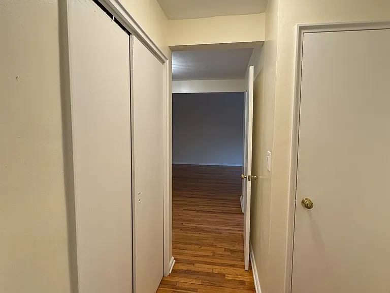576 Whitney Ave #J2 — Photo 10