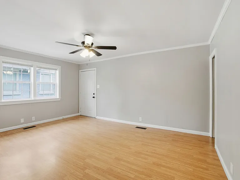 1318-1320 S Summit St — Photo 9