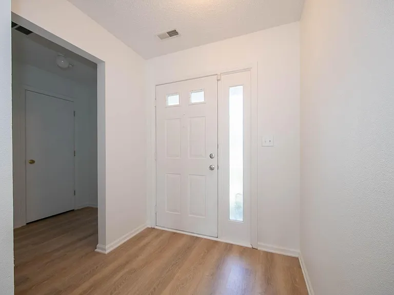 9661 Trail Dr — Photo 4