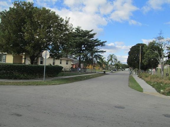 2nd image of 470 NW 15th St