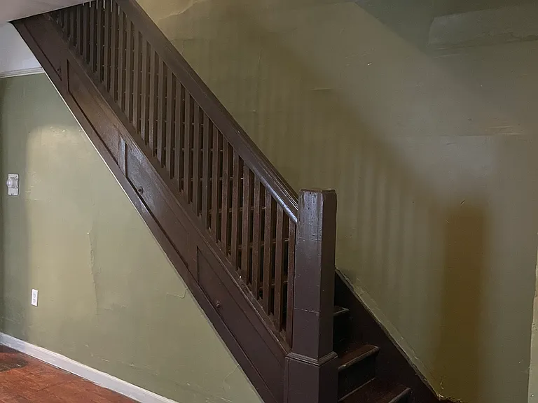 20 Crocker Ave — Photo 2