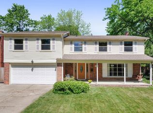 2907 N Baylis Dr, Ann Arbor, MI 48108