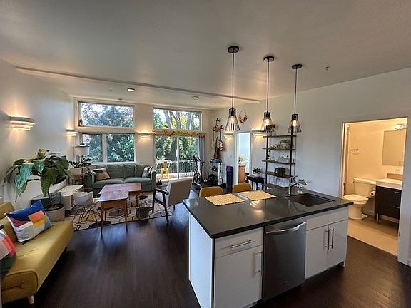 2nd image of 938 10th Ave E #6