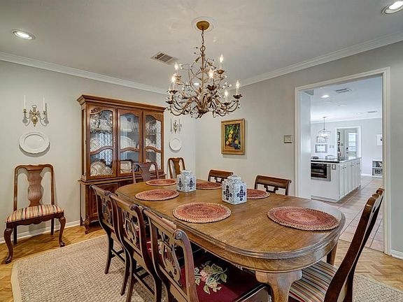4th image of 2215 Briarpark Dr