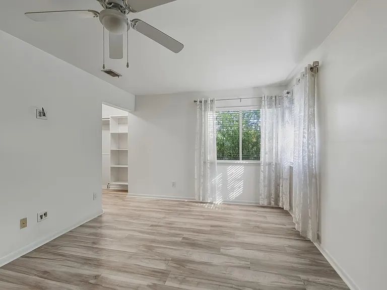 1077 Sardis Cove Dr — Photo 20
