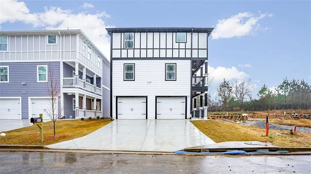 722 Rose Palm Ln — Photo 1