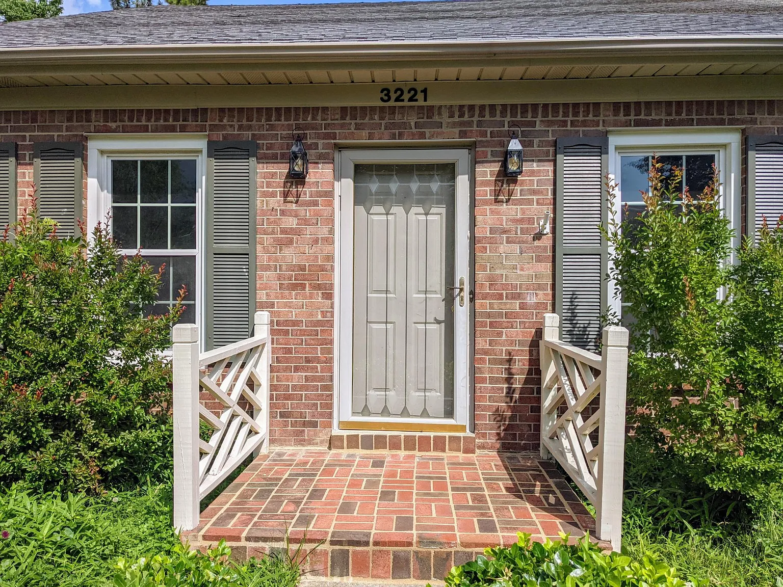 3 bed, 1260 sqft, $2,000 — Photo 3