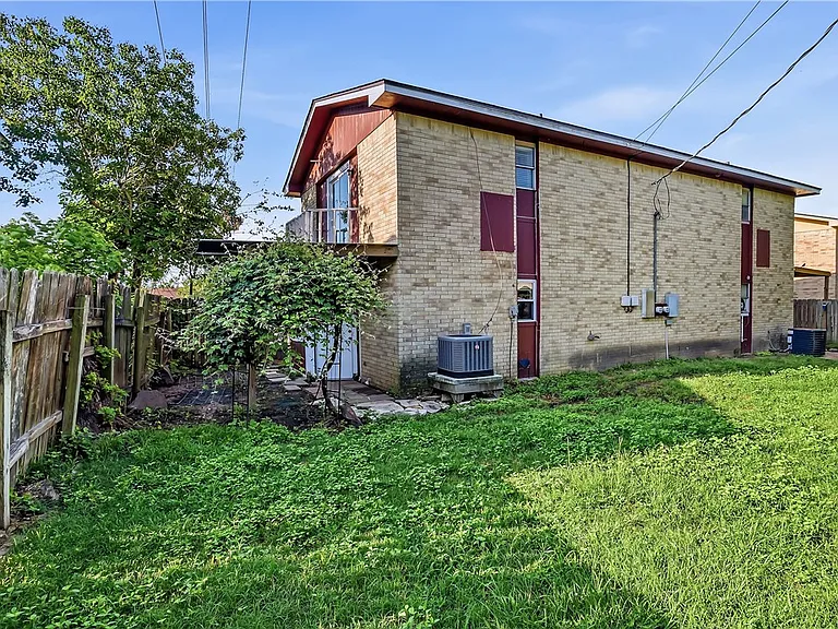 1521 Hawk Tree Dr — Photo 20