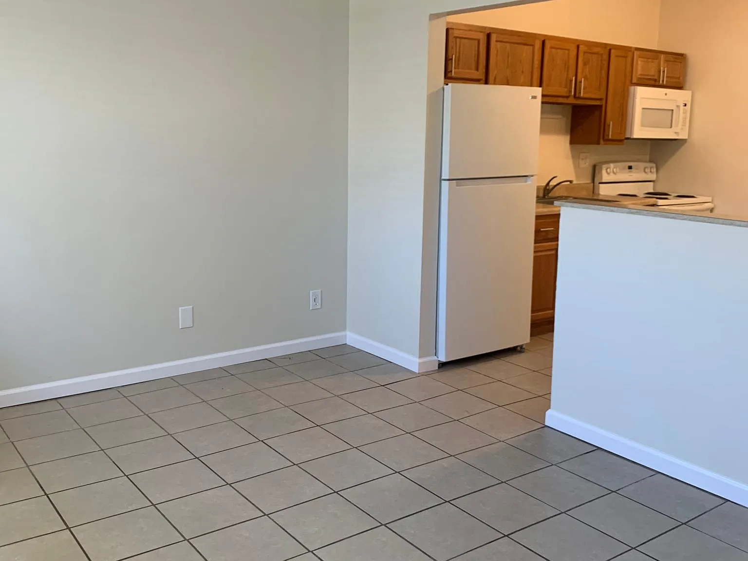2 bed, 750 sqft, $925 — Photo 3