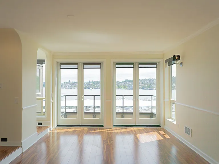 2111 Westlake Ave N #401 — Photo 2