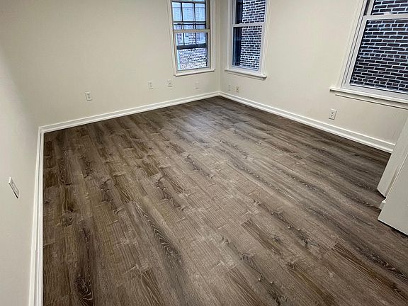 2nd image of 121 W Saratoga St #10545120