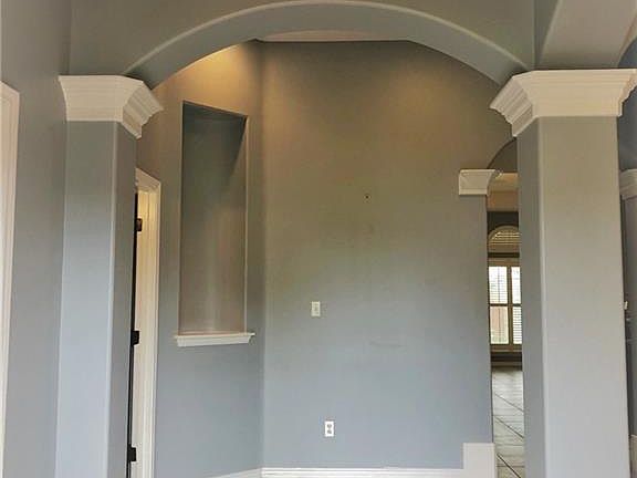 3rd image of 6018 Oriental Ave