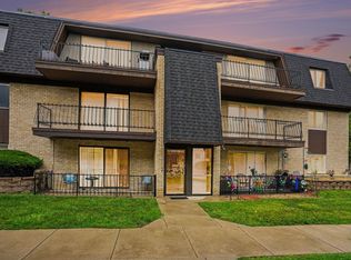 11115 S 84th Ave APT 2B, Palos Hills, IL 60465