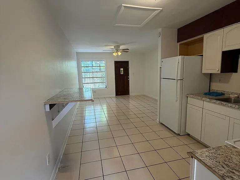 1614 Dennis St #B — Photo 2