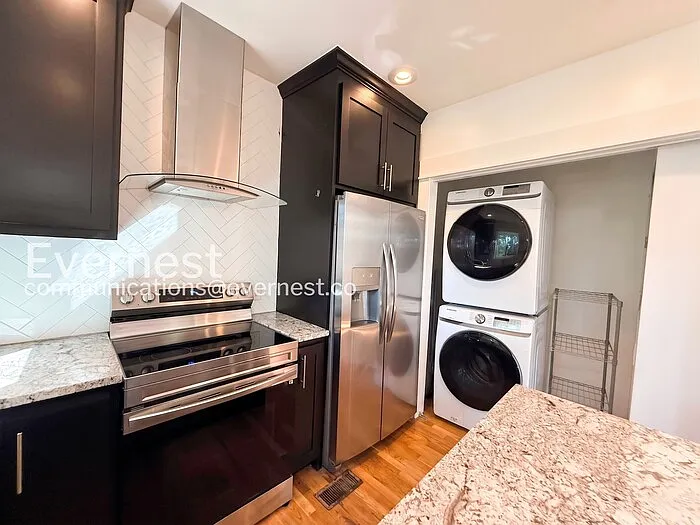 112 Crest Dr — Photo 3