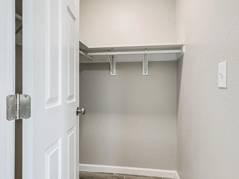 10028 Cross St — Photo 22