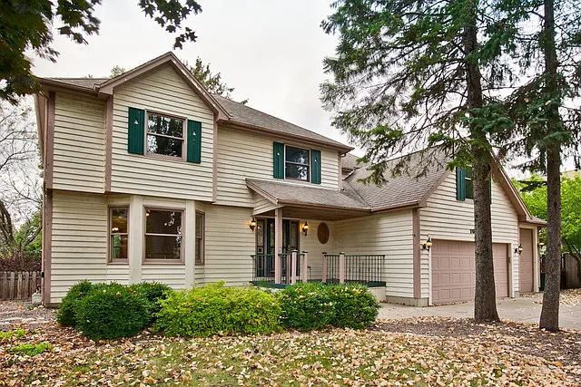 1095 Erica Dr photo 1