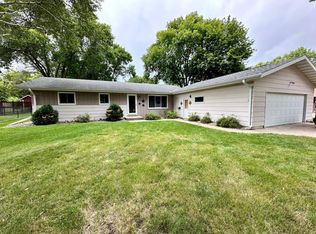 216 Carrow Cir, Marshall, MN 56258