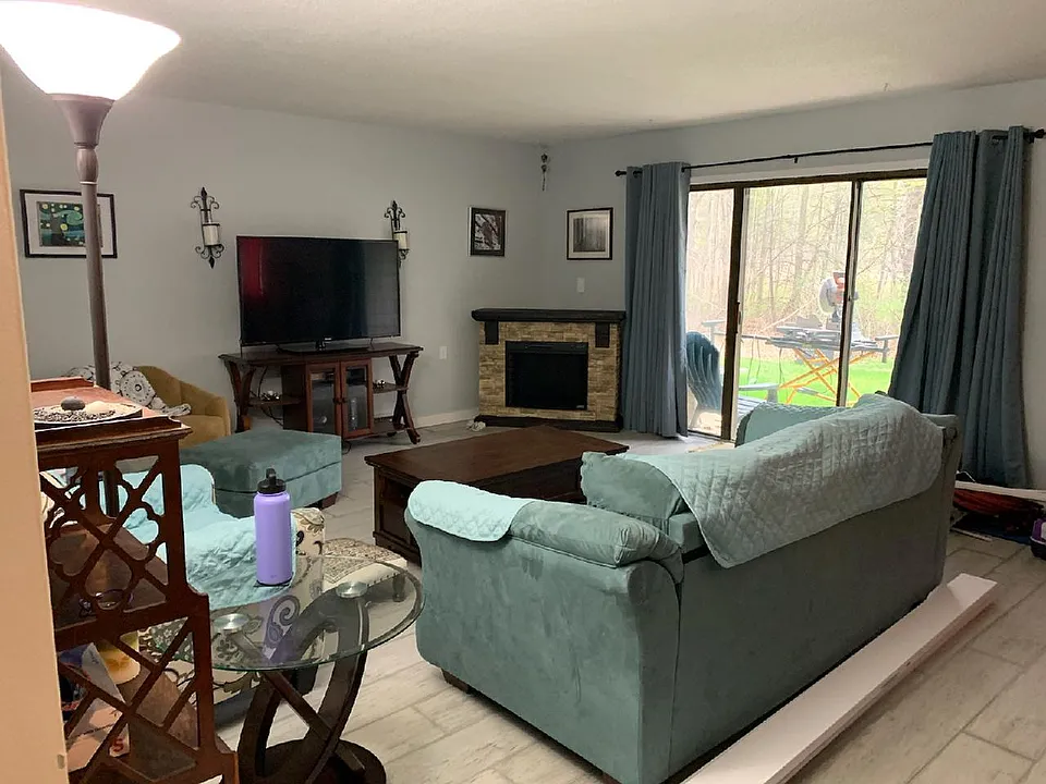 33 Hawthorne Cir