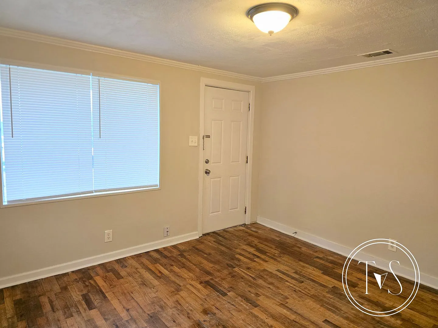 Charming 3-bed/1-bath traditional cinder block bungalow in Woodville neighborhood! — Photo 4
