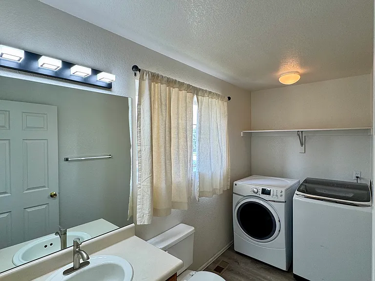1232 S Waco St #F — Photo 13