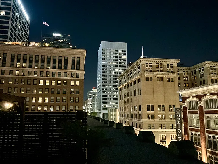 W 7th St — Photo 30