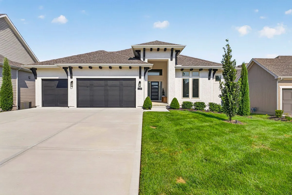 4 bed, 2990 sqft, $5,000 — Photo 1