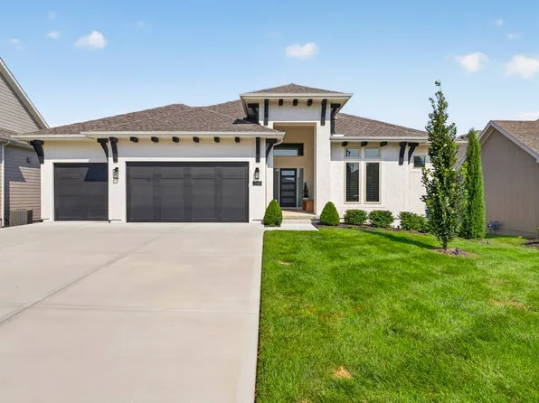 17401 Oakshire St #1, Overland Park, KS 66221
