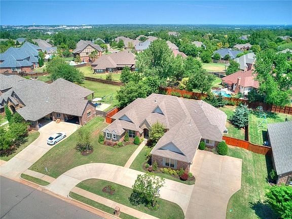 3rd image of 1819 Thornbrooke Blvd