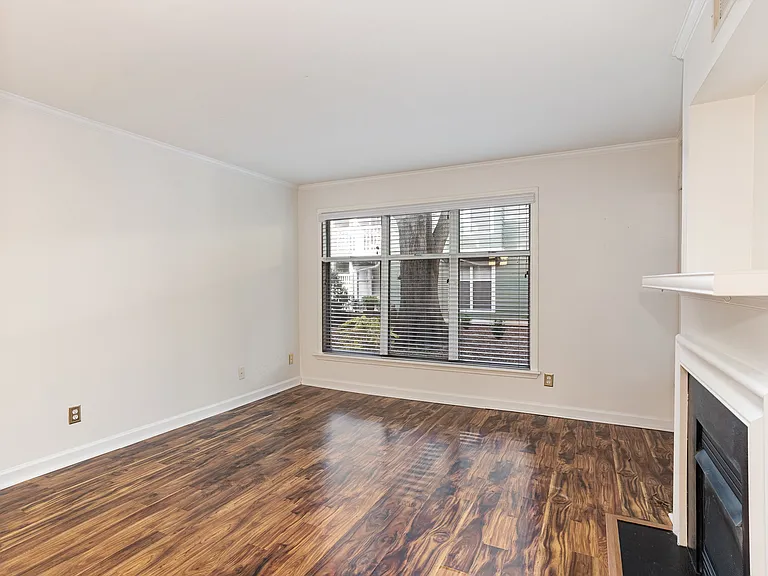 1211 Westview Ln #106 — Photo 2