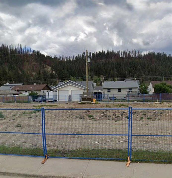 1st image of 828 Geikie St