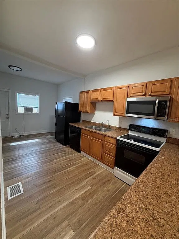 3 bed, 2.0 bath, 1280 sqft, $1,599 — Photo 4