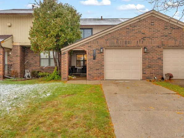 3160 Woods Cir, Detroit, MI 48207
