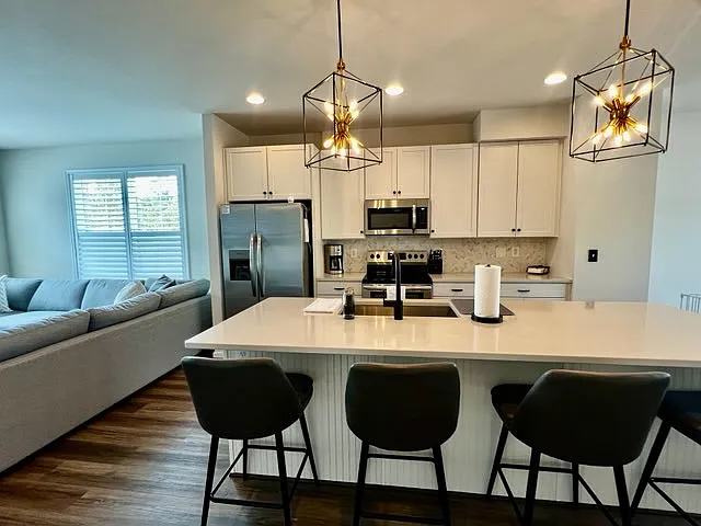 2215 Swallowtail Ln — Photo 6