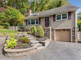 76 Lone Oak Dr, Centerport, NY 11721