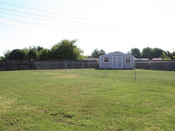 3rd image of 230 Woodlands Dr
