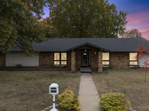8401 Fawnwood St, Broken Arrow, OK 74011