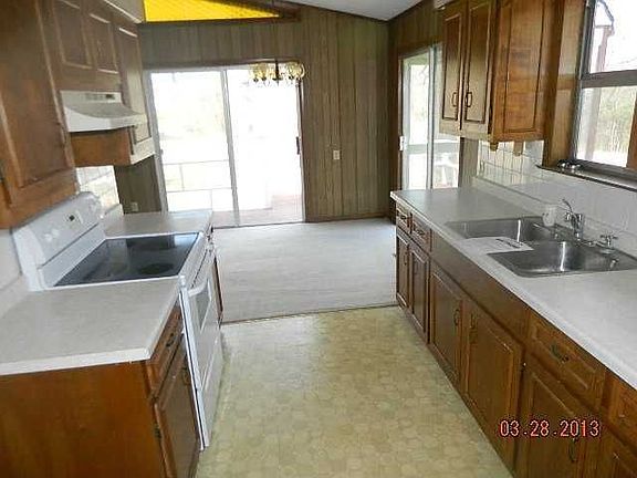 4th image of 301 Diamond Ln