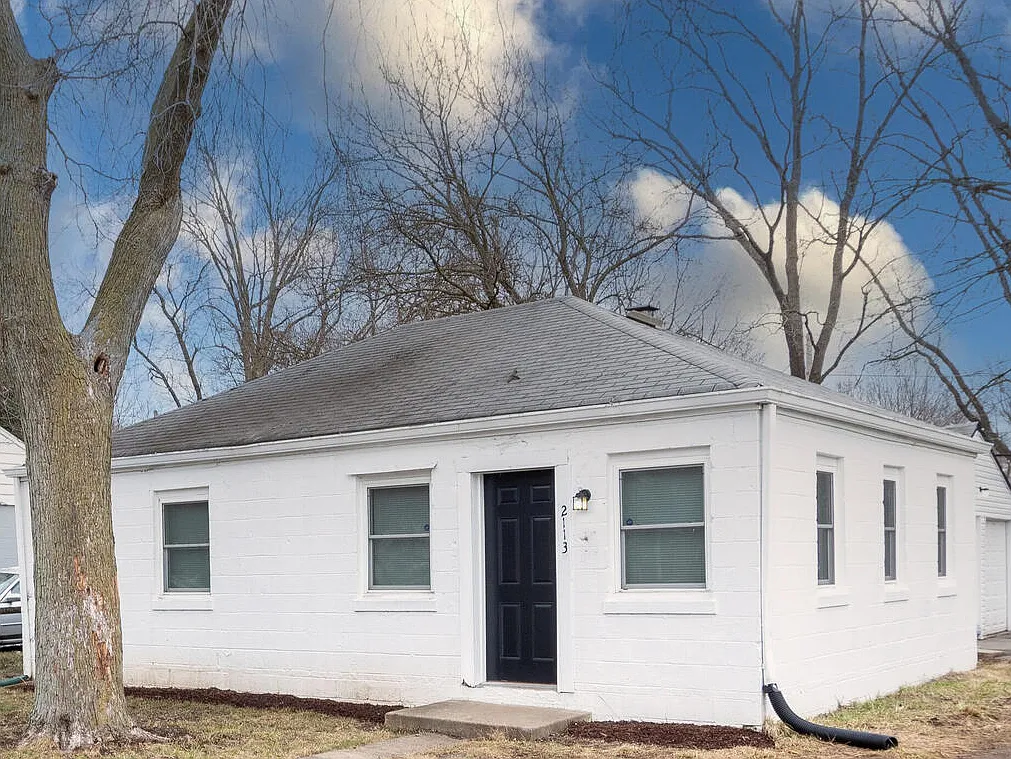 2113 Medford Ave photo 1